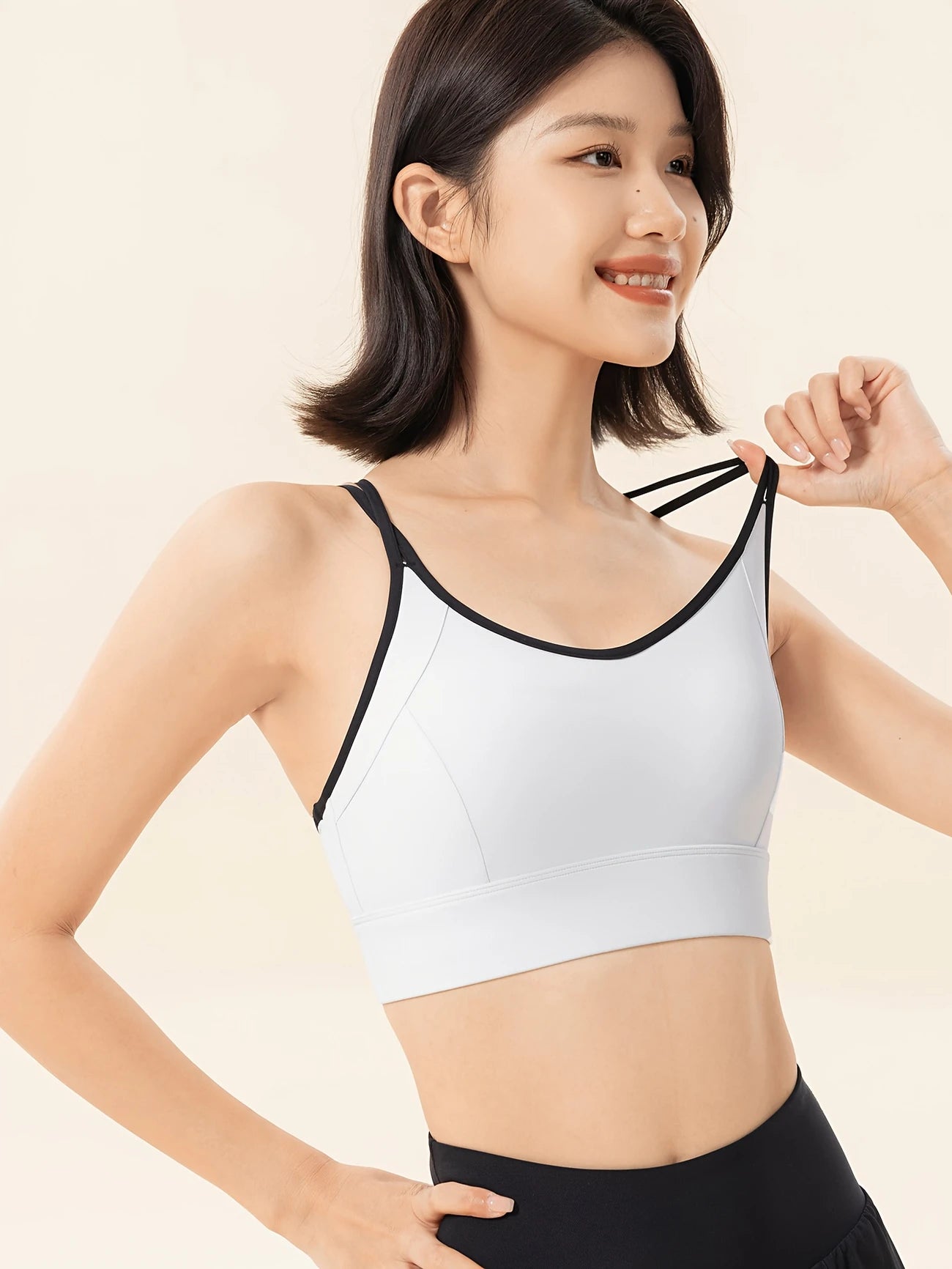 バックデザインスポーツブラ