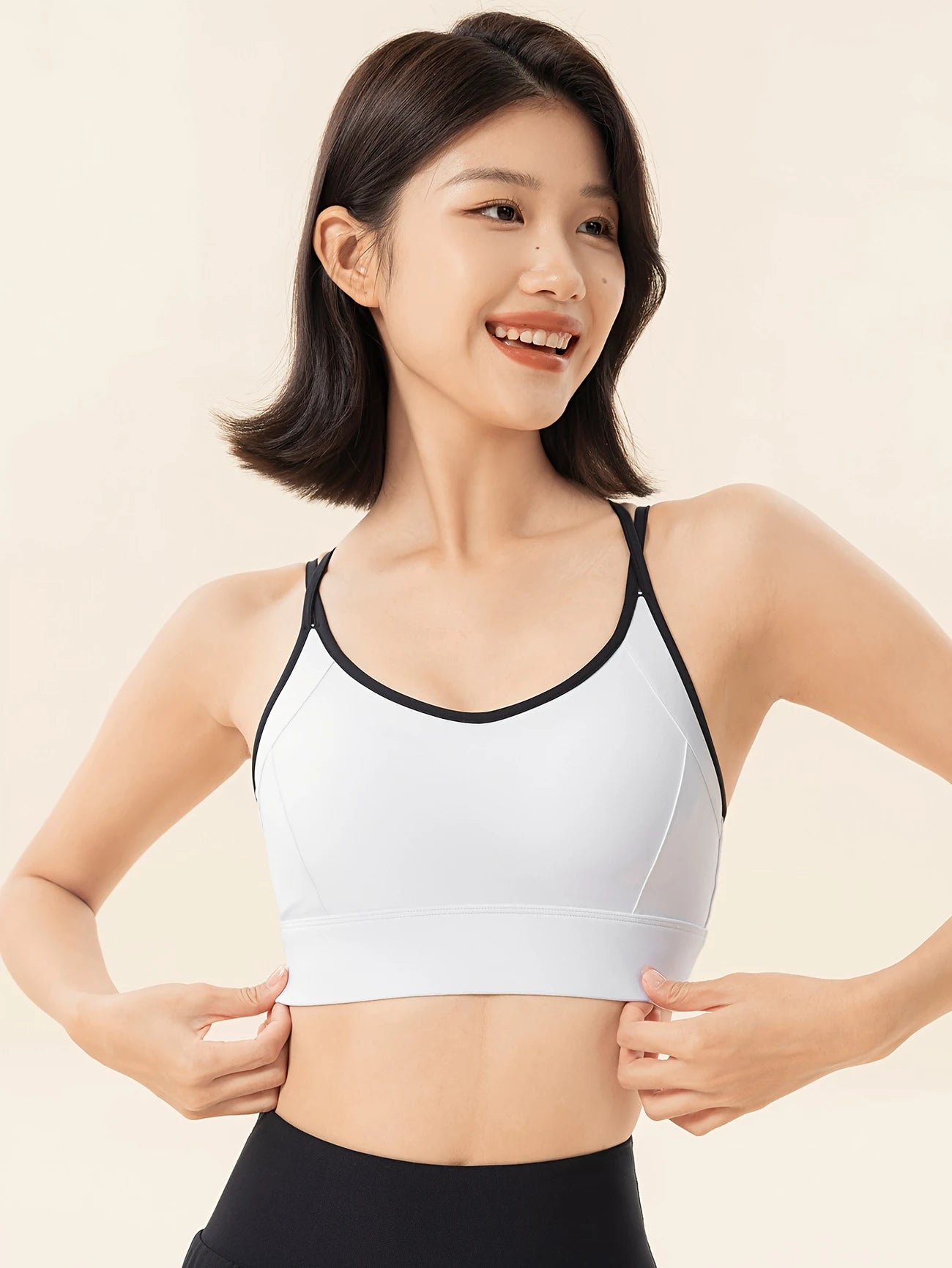 バックデザインスポーツブラ