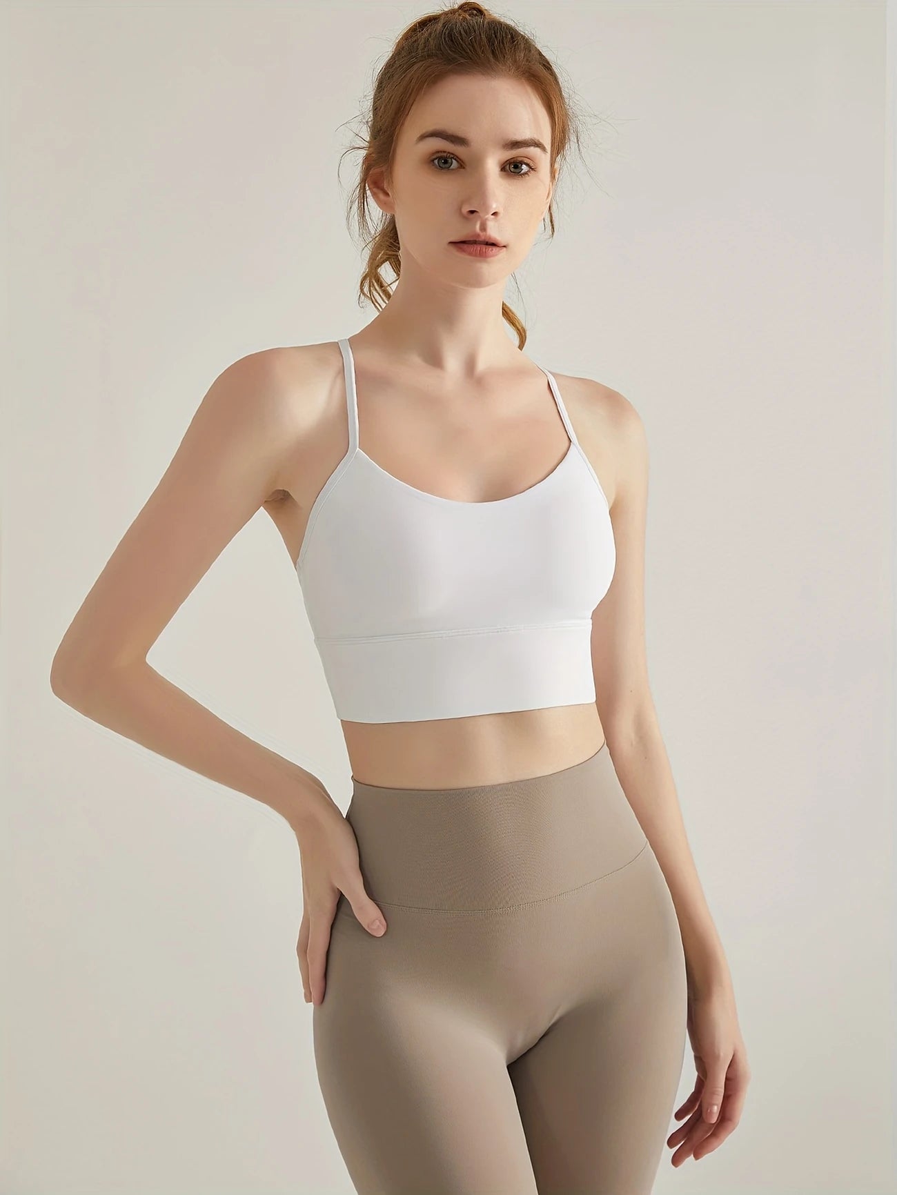 バックデザインミディアムインテンシティスポーツブラ