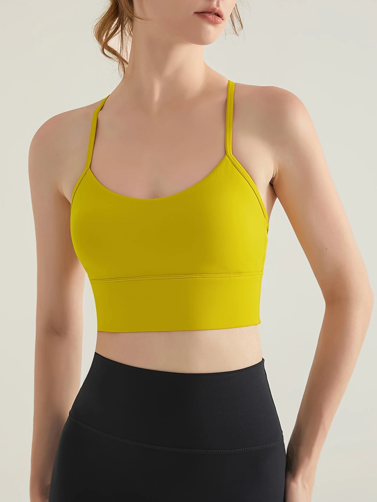 バックデザインミディアムインテンシティスポーツブラ