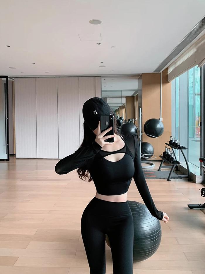 シアーバックスタイルトップス