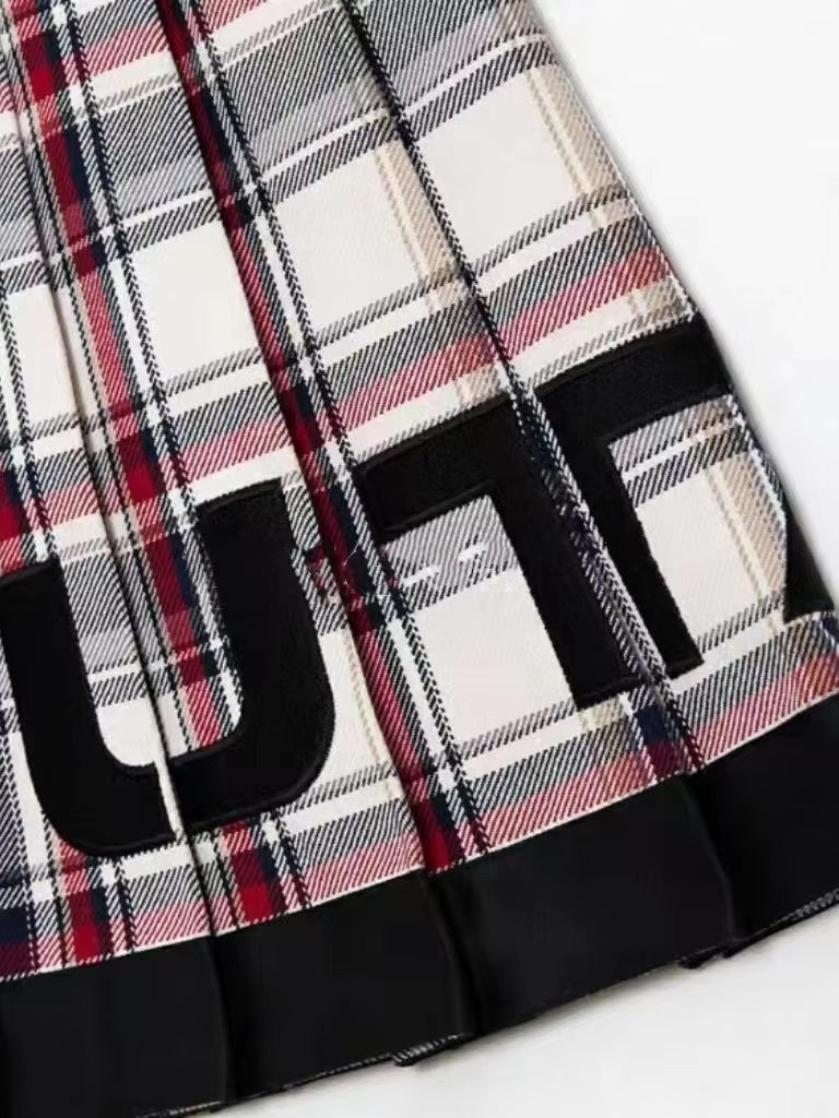 チェックプリーツロゴスカート