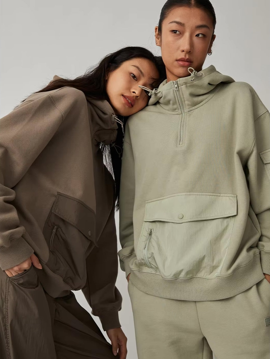 ユーティリティハーフジップフーディ