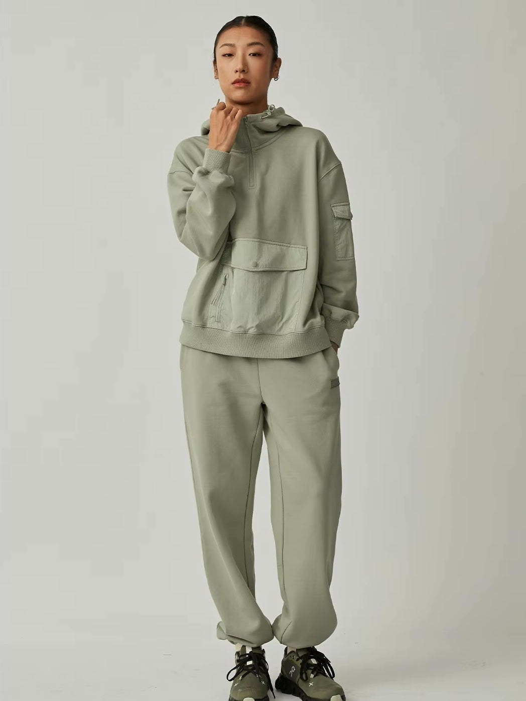 ユーティリティハーフジップフーディ