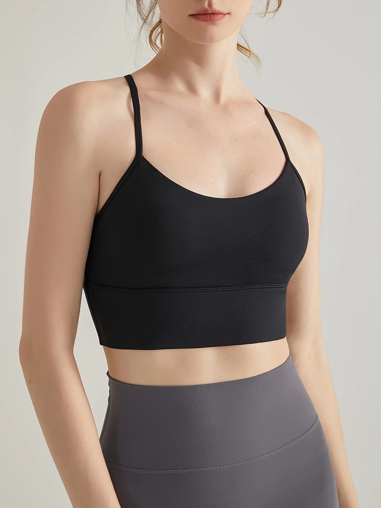バックデザインミディアムインテンシティスポーツブラ