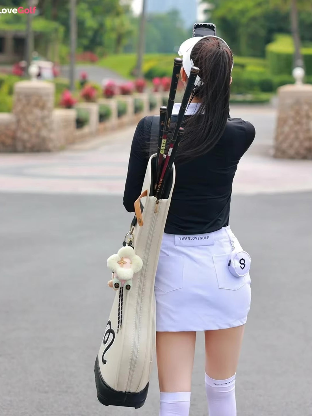 タイトブラック&ホワイト ゴルフセットアップ