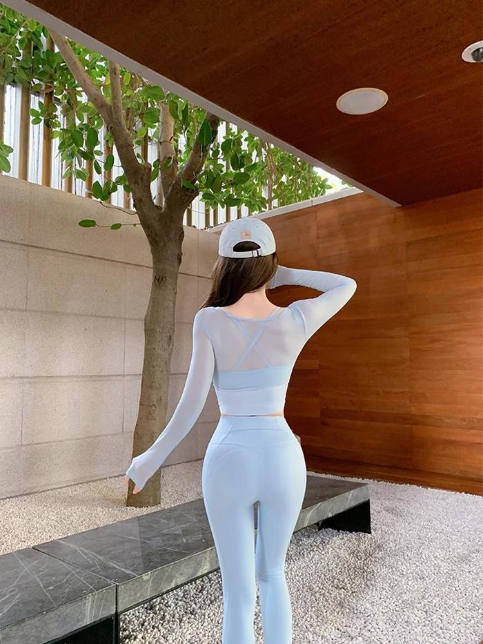 シアーバックスタイルトップス