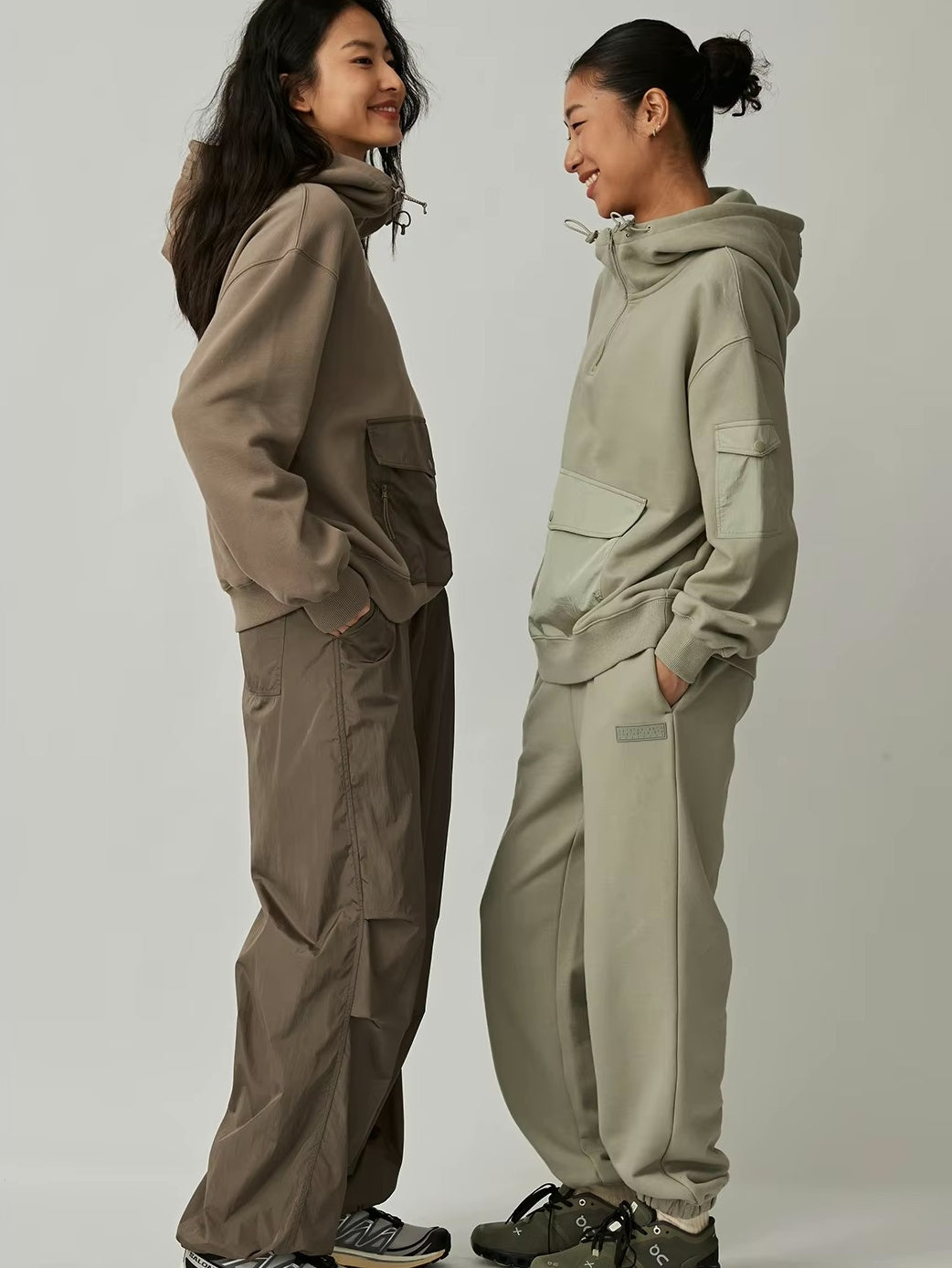 ユーティリティハーフジップフーディ