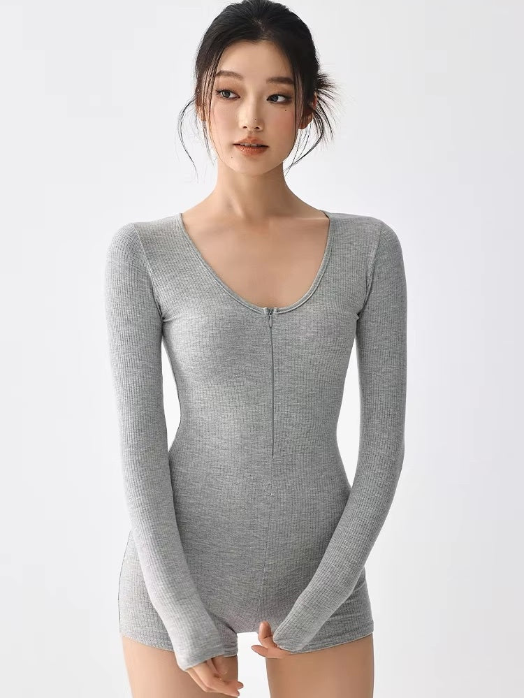 ジップアップボディスーツ